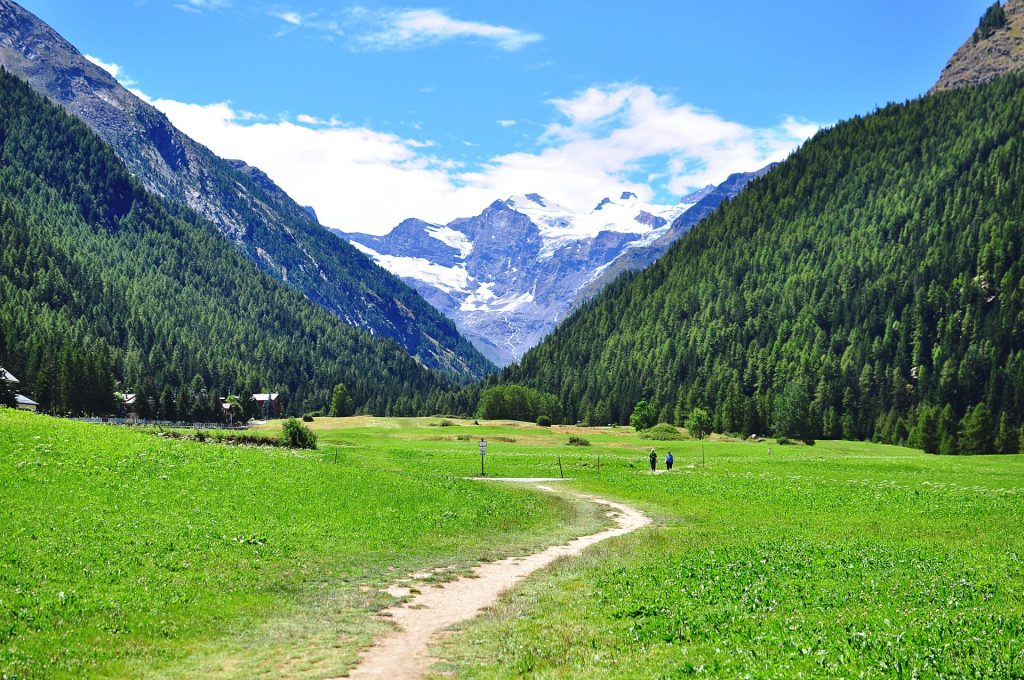 Scenic Beauty of Gran Paradiso National Park Hiking in Gran Paradiso National Park
