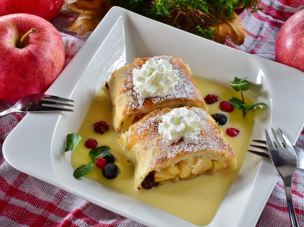 Apfelstrudel, Guided walking tours in Liechtenstein