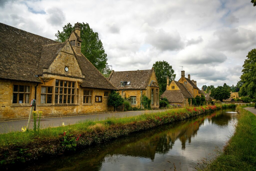 Cotswolds Way, Walking tours in England, Hiking holidays